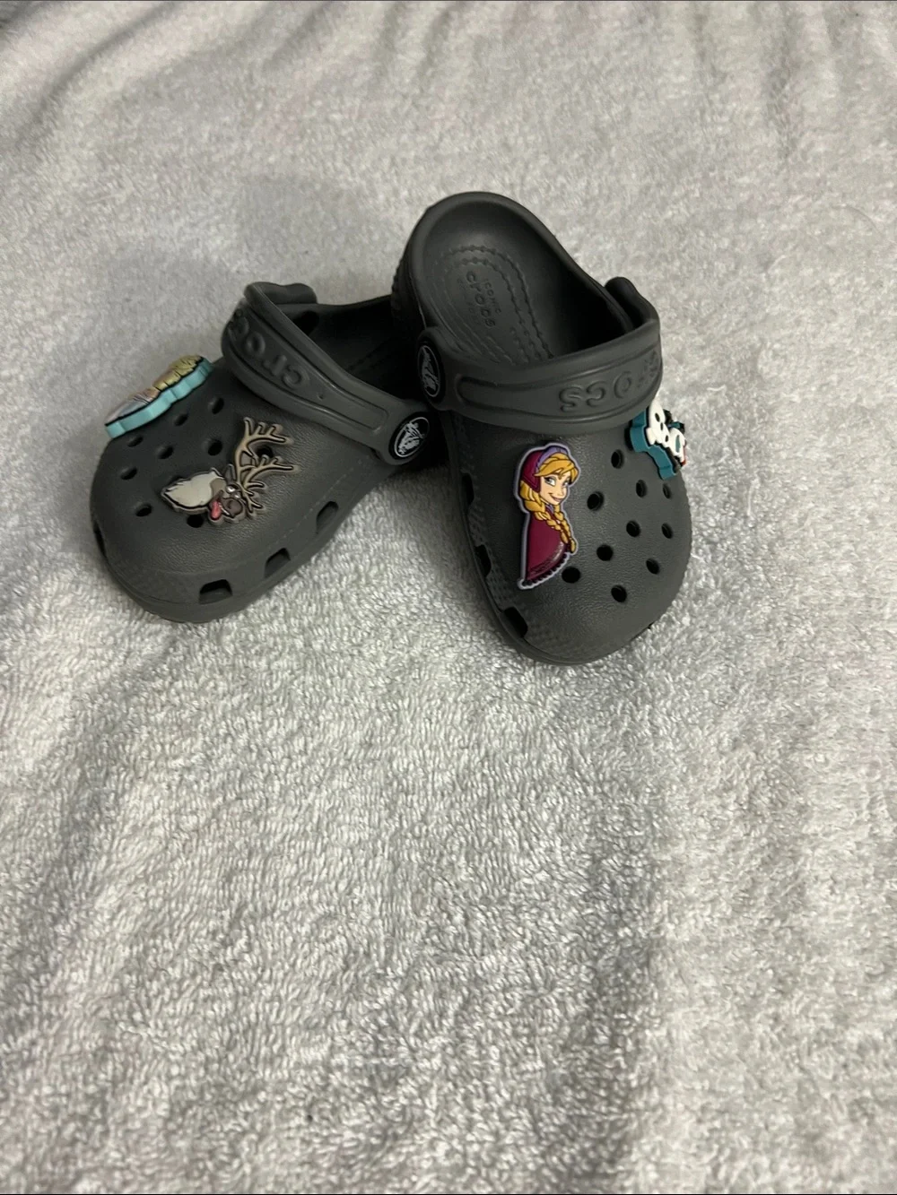 CROCS Kids Gray Slip-On Clogs with Frozen Character Charms (49)